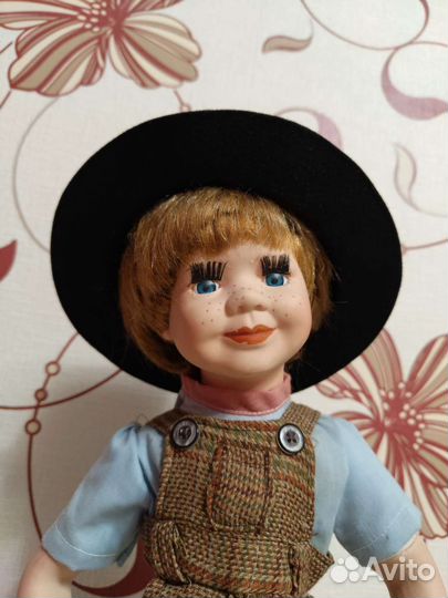 Кукла фарфоровая 40 см