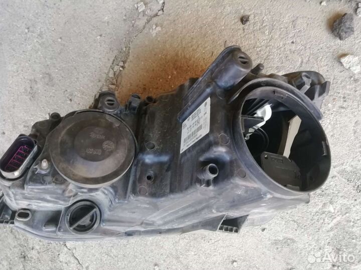 Фара правая Volkswagen Polo