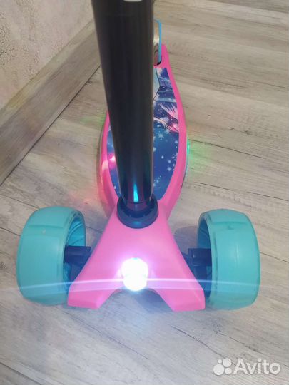 Самокат детский со светящимися колесами