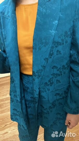 Жаккардовый костюм с цветочным принтом