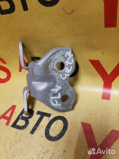 Петля двери передняя левая Hyundai Getz TB