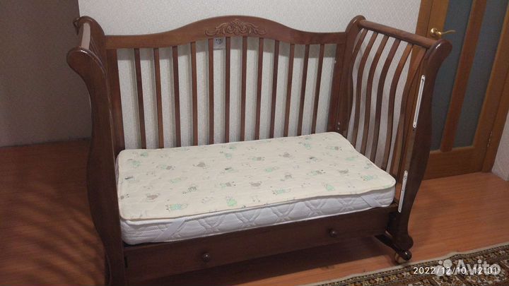 Детская кроватка
