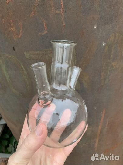 Трехгорлая круглодонная колба