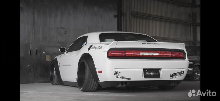 Расширение libertywalk на dodge challenger