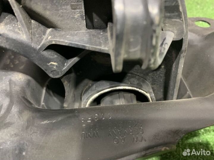 Рычаг подвески продольный задний правый Volkswagen