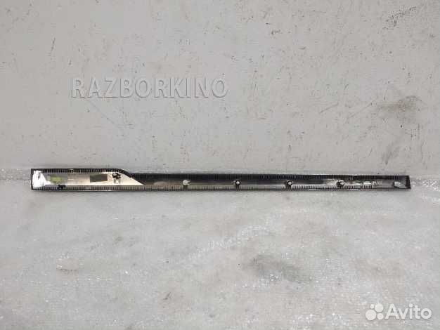 Накладка двери передней правой