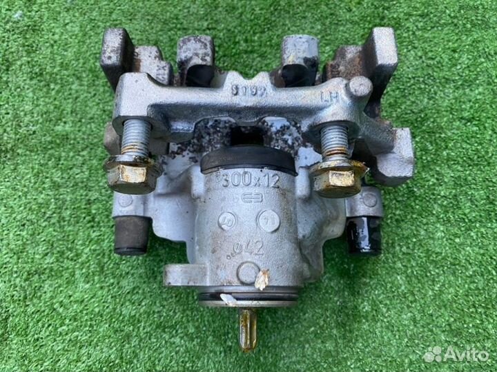 Суппорт тормозной задний левый Mercedes-Benz