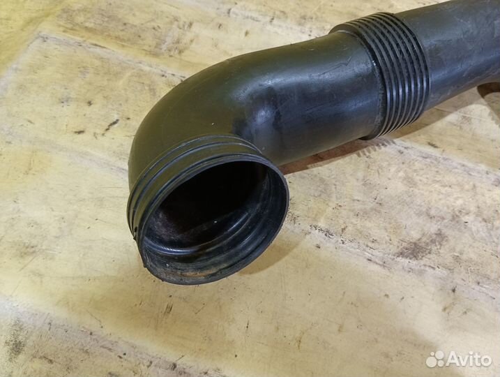 Патрубок воздушного фильтра Audi Q7 4L 2005-15