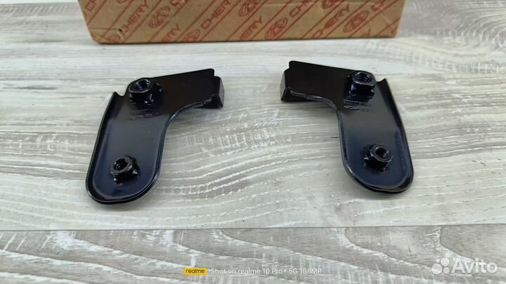 Кронштейн крепления переднего бампера правый Chery