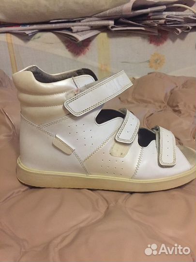 Ортопедические сандалии