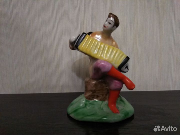 Статуэтки фарфоровые. Дулево