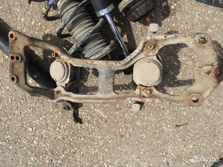 Bentley Continental GT Опора траверса АКПП