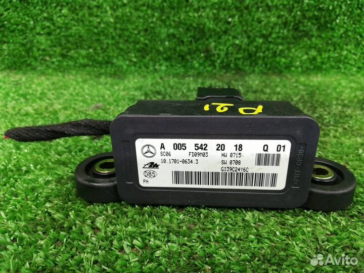 Датчик ускорения Mercedes ML W164 A0055422018