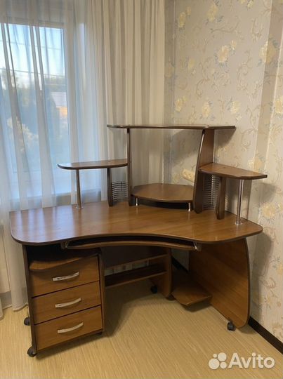 Компьютерный стол