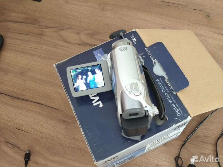 Цифровая видеокамера бу JVC GD-D340E