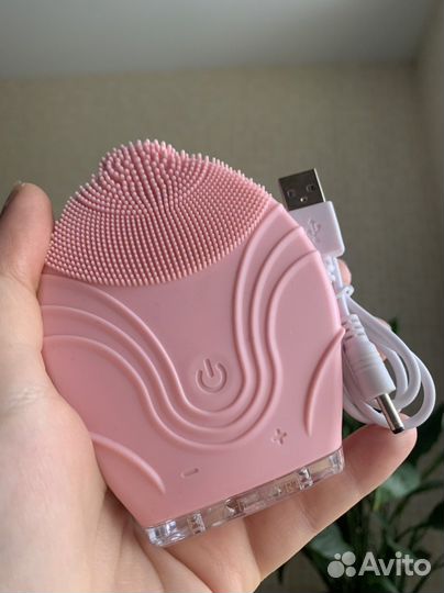 Массажная щетка для умывания Faberlic