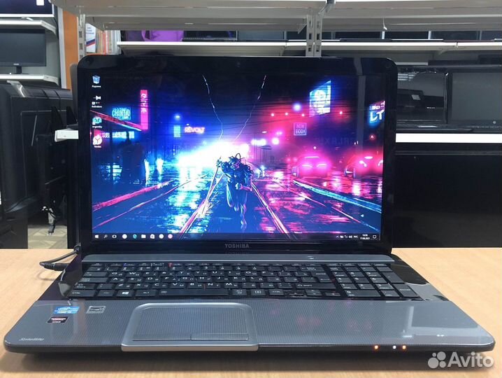 Toshiba/5 3210/8GB/AMD HD7600/500GB/17.3