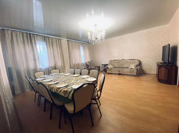 Коттедж 240 м² на участке 10 сот.