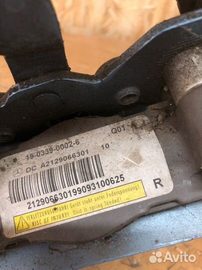 Петля капота правая Mercedes Benz E Class W212