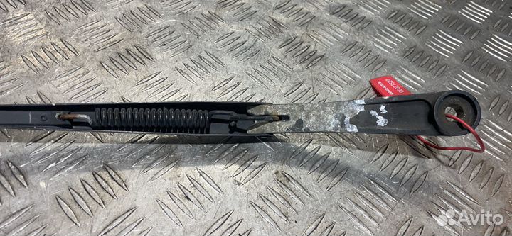 Поводок стеклоочистителя правый Nissan Almera N15