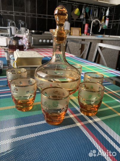 Графин со стаканами