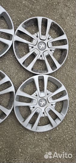 Колпаки на колеса r 16 Peugeot Traveller