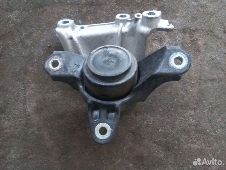 Подушка двигателя Хонда Аккорд 8