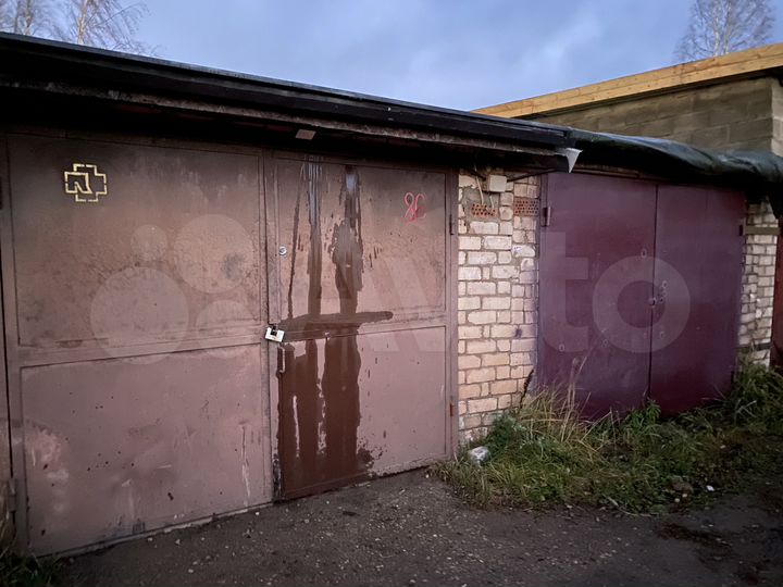 Гараж, > 30 м²