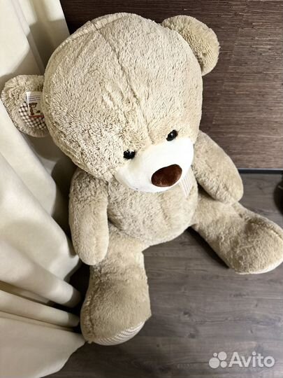 Большой плюшевый мишка