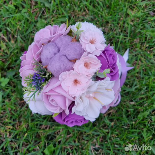 Букет из мыльных роз в шляпной коробке