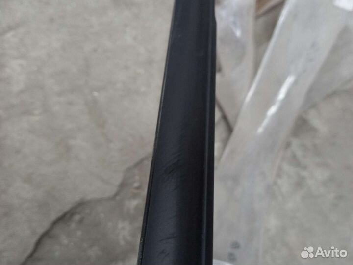 Уплотнитель стекла двери задней правой Volkswagen