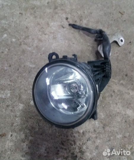 Противотуманная фара Mitsubishi Pajero 4
