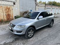 Volkswagen Touareg 2.5 AT, 2008, 281 000 км, с пробегом, цена 725 000 руб.