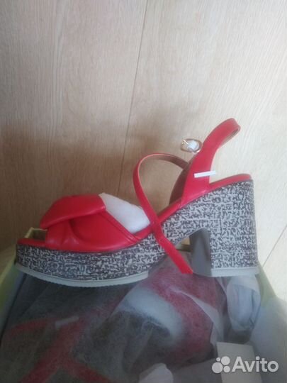 Босоножки женские