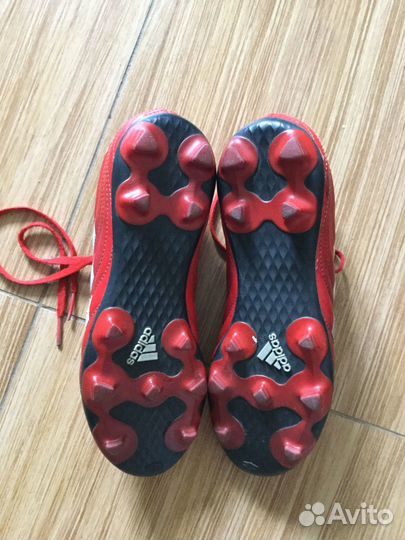 Детские футбольные бутсы