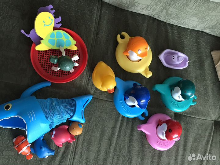 Игрушки малышу для ванны
