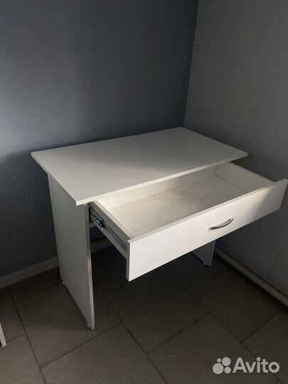 Стол мастера маникюра