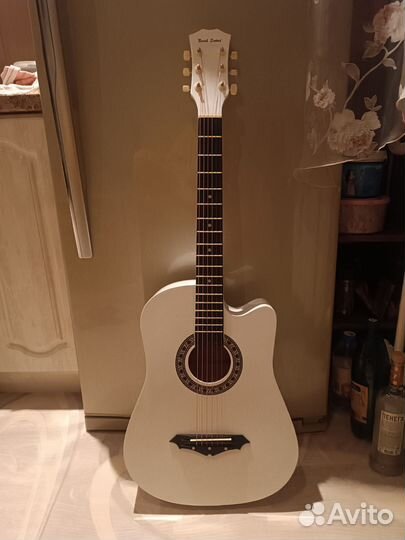 Акустическая гитара