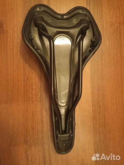 Седло для велосипеда бренда Dewolf