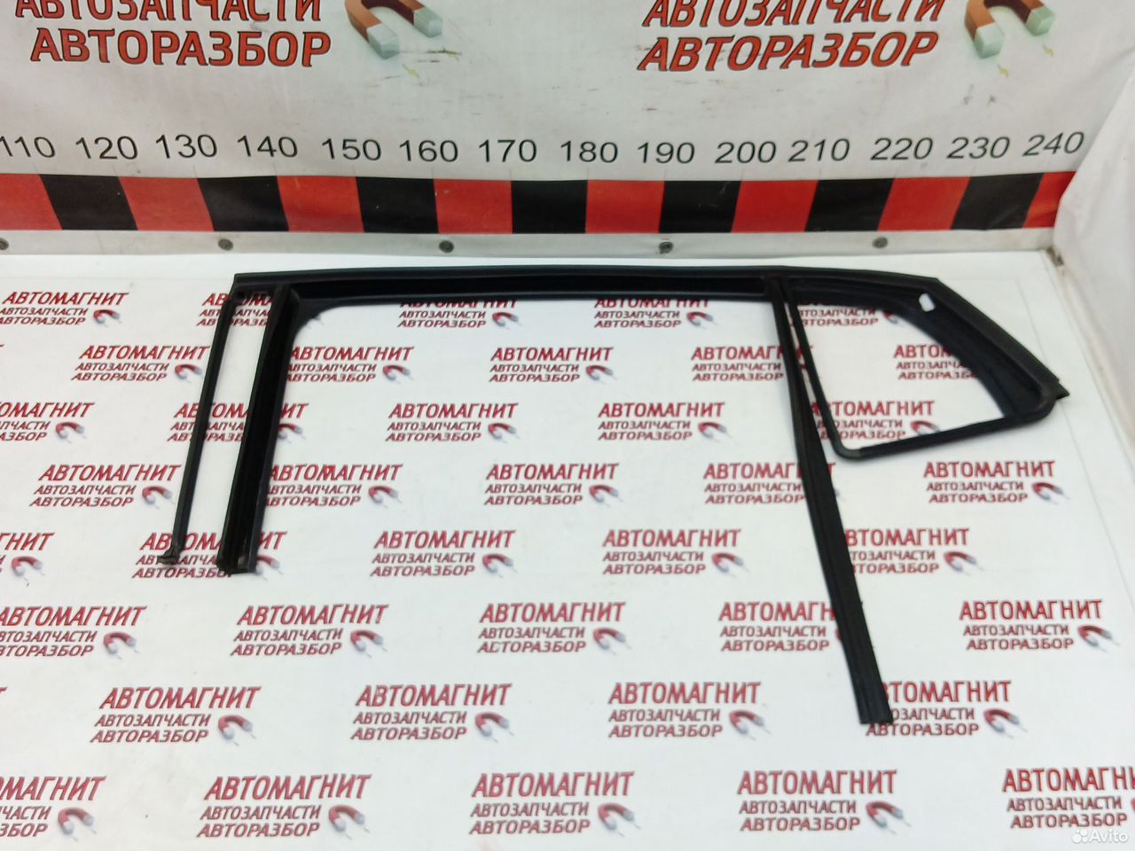 Уплотнитель стекла двери задней левой Омода S5