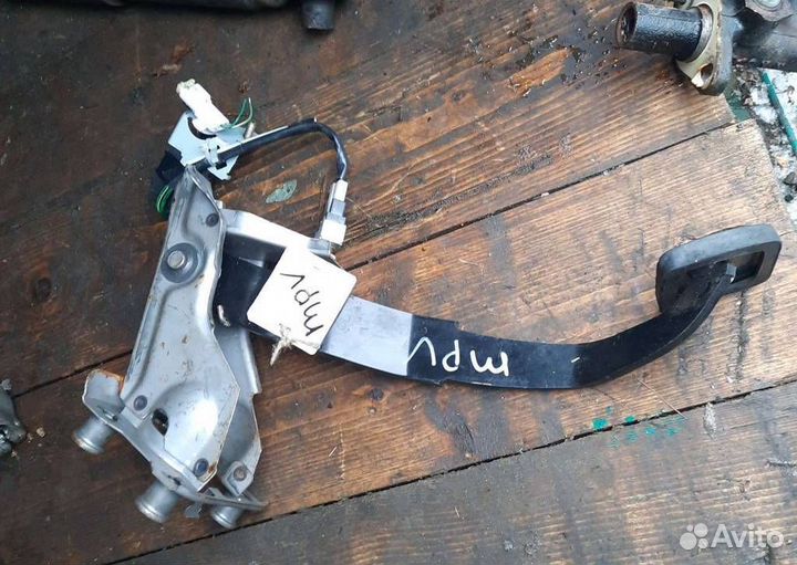 Педаль тормоза Mazda MPV LW рест. 2005