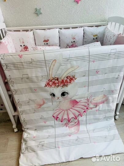 Комплект в детскую кроватку с бортиками