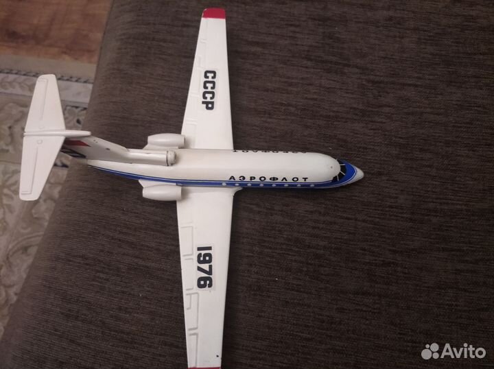 Самолет Як 40 игрушка СССР