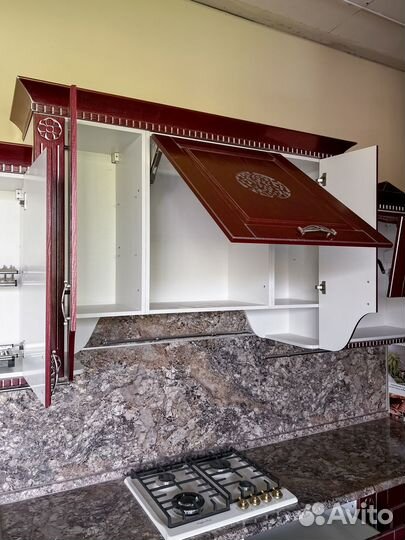 Кухня выставочный образец с фрезеровкой прямая