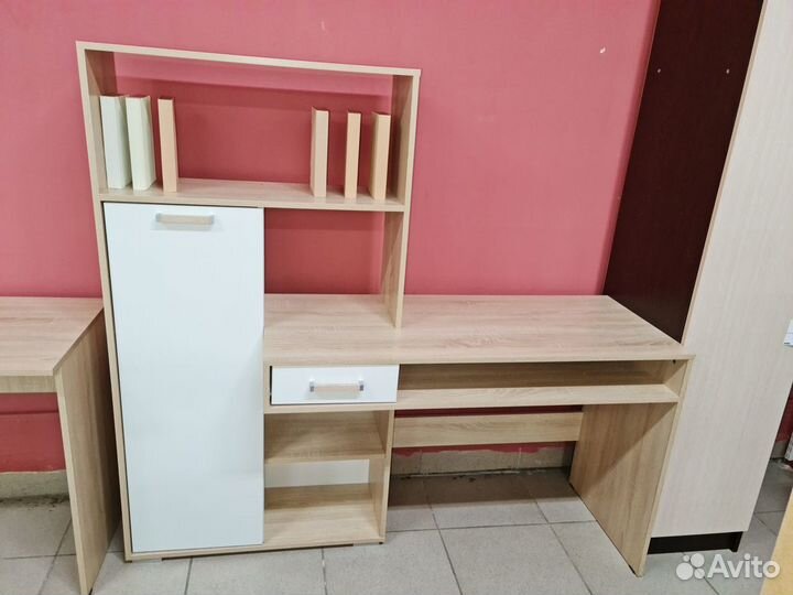 Стол компьютерный с полками