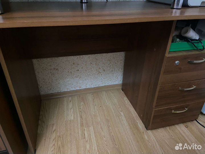 Письменный стол бу и подставка под телевизор