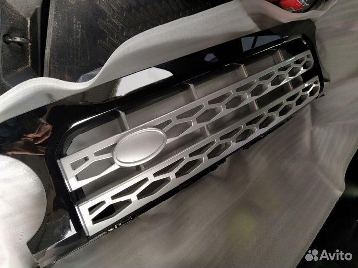 Решетка радиатора (09-13) Land Rover Discover 4