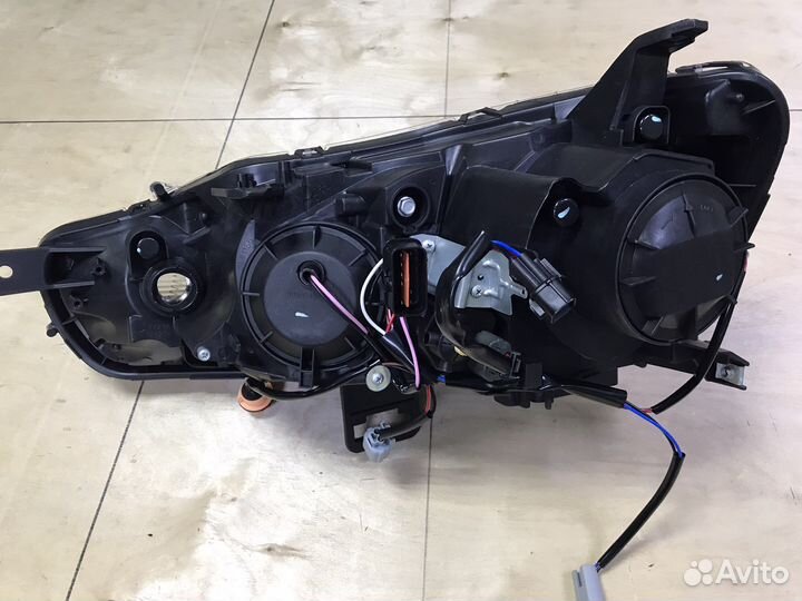 Фара Mitsubishi Outlander XL 2010-2013 под ксенон