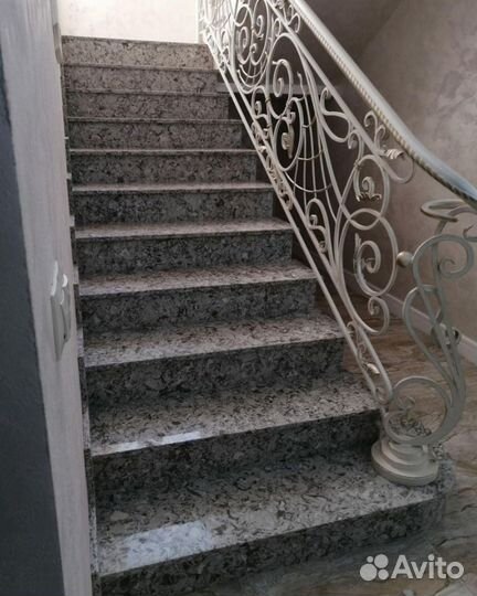 Лестница из кварцевого агломерата