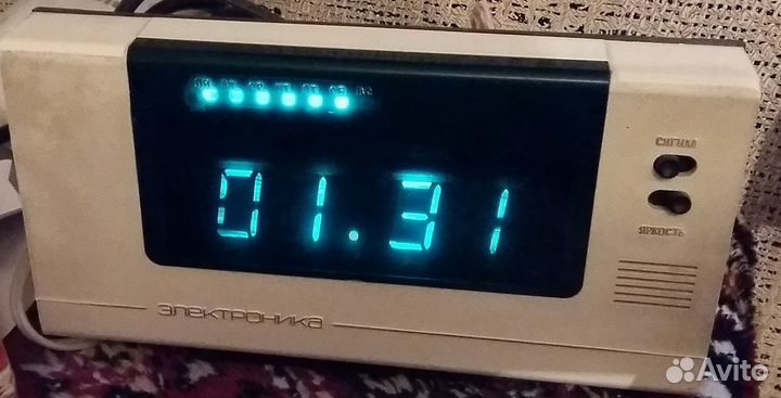 Часы с будильником настольные электронные Электрон